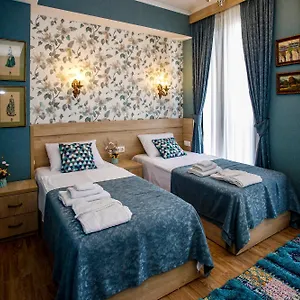Center, Nino's Art Апартаменты