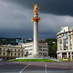 On Leonidze 18 Апартаменты