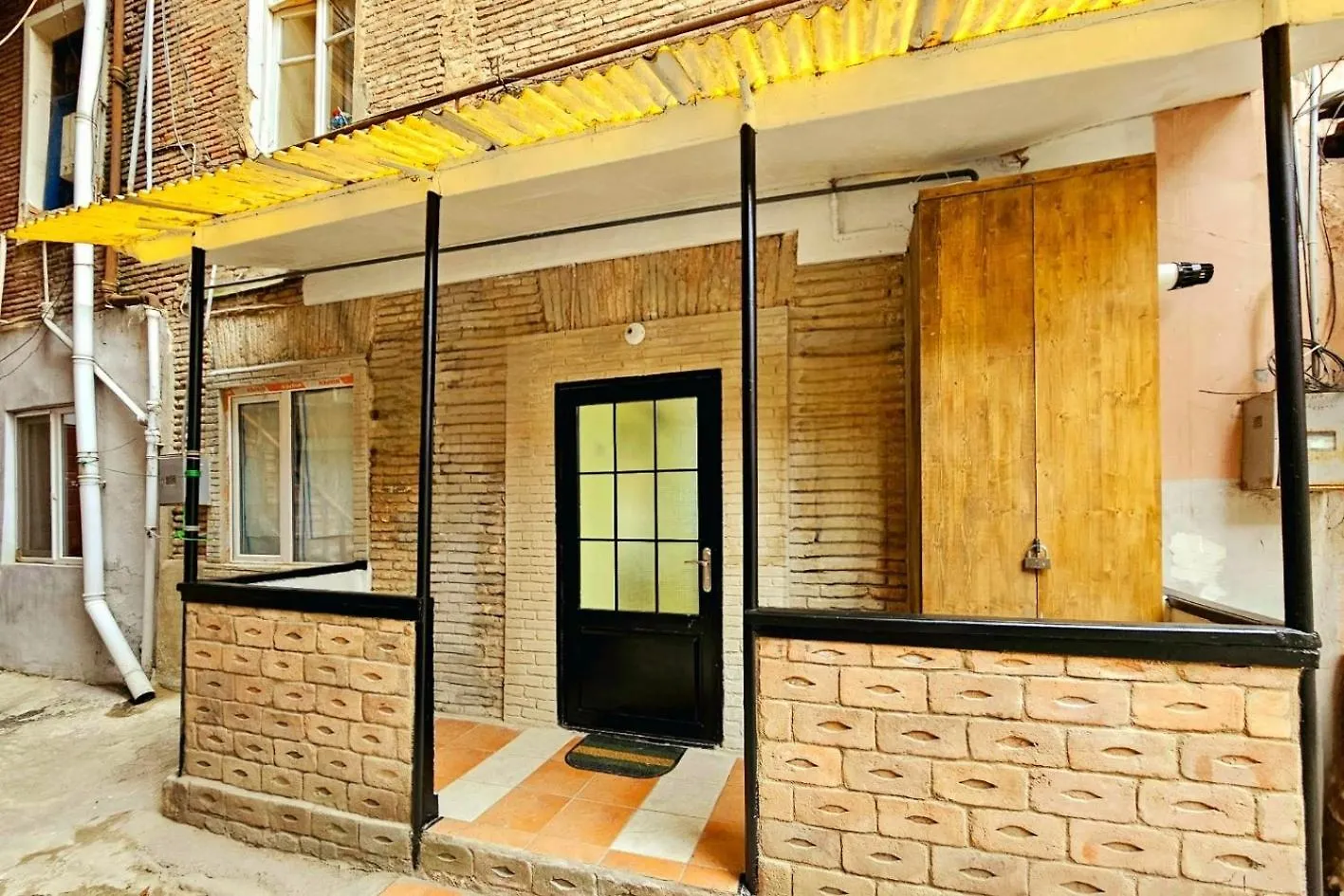 Apartment In The Old District تبليسي جورجيا
